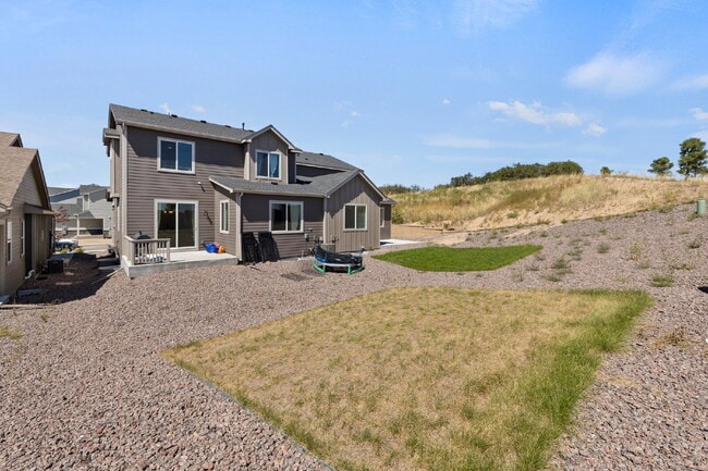 Building Photo - Bright and Beautiful Home with Gourmet Kitchen & Hardwood Floors