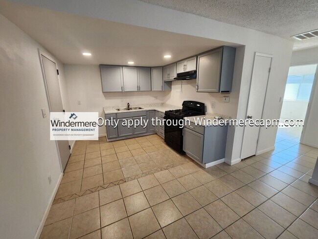 Building Photo - 5674-5674 Valley Vale Way
