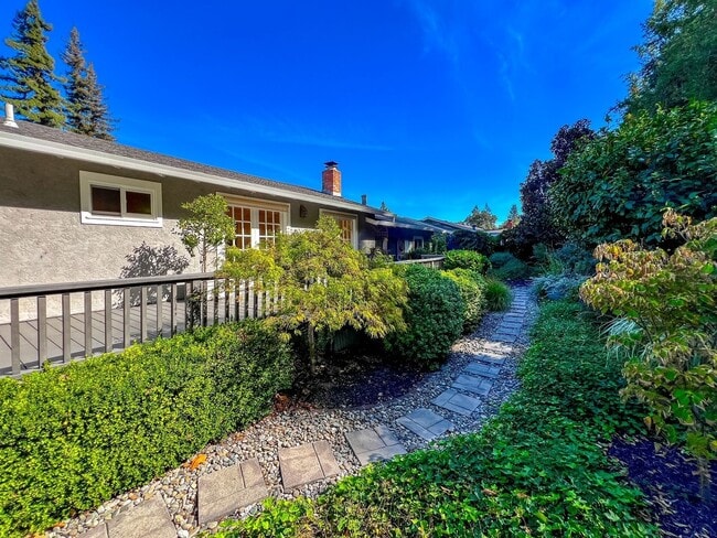 Building Photo - Beautifully Updated Three Bedroom Browns Valley Home