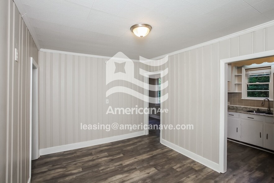 Building Photo - 608 S Bonham Rd
