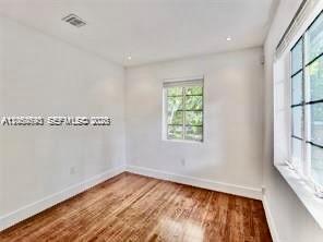 Building Photo - 400 NE 86th St
