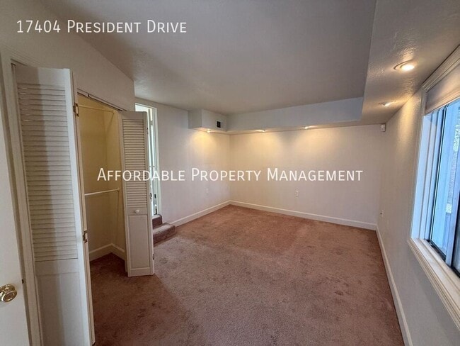 Building Photo - 17404 President Dr