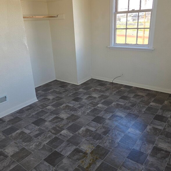 Building Photo - 531 NW 15th Dr