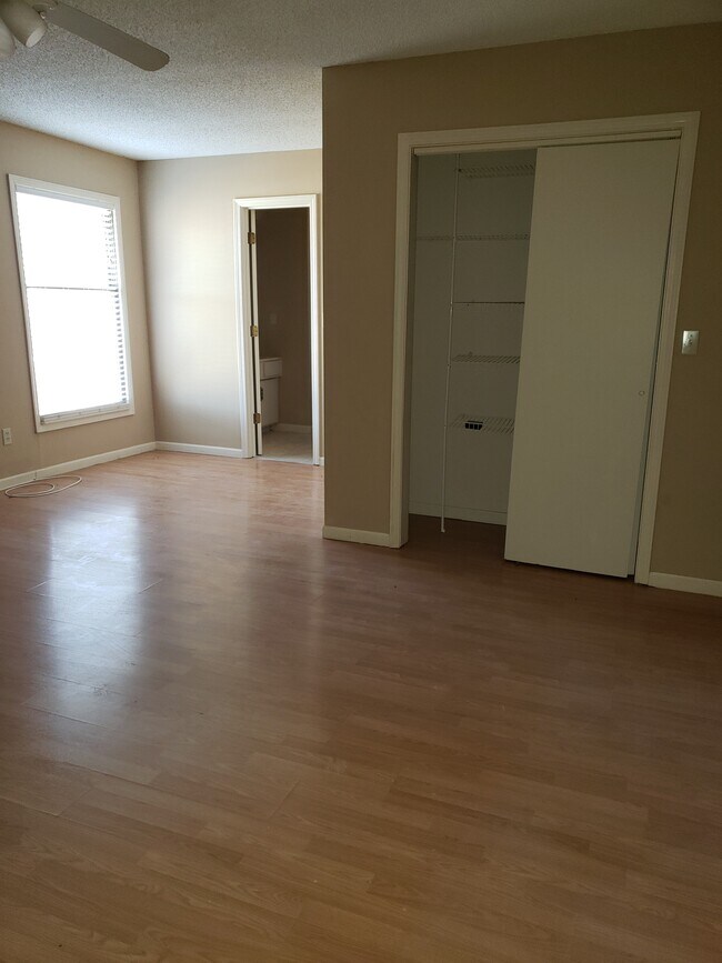 Building Photo - 8 NE 62nd Pl