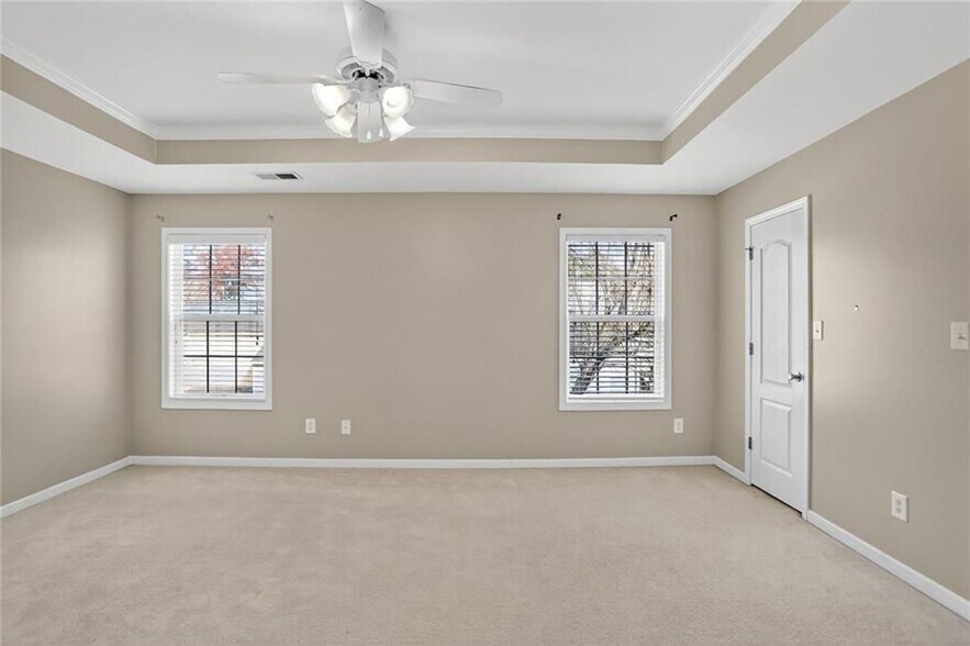 Building Photo - 230 Valley Xing