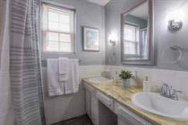 Building Photo - 8327 Lowell Ave