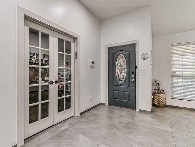 Building Photo - Stunning Home + North Rose Lake + Deer Creek Schools + 4 Bedrooms