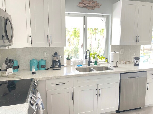 Building Photo - 30872 Minorca Dr
