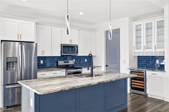 Building Photo - 332 SW 26th St