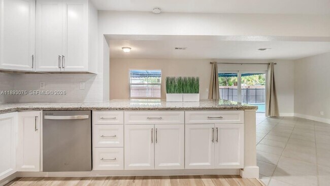 Building Photo - 740 Beachwood Ln