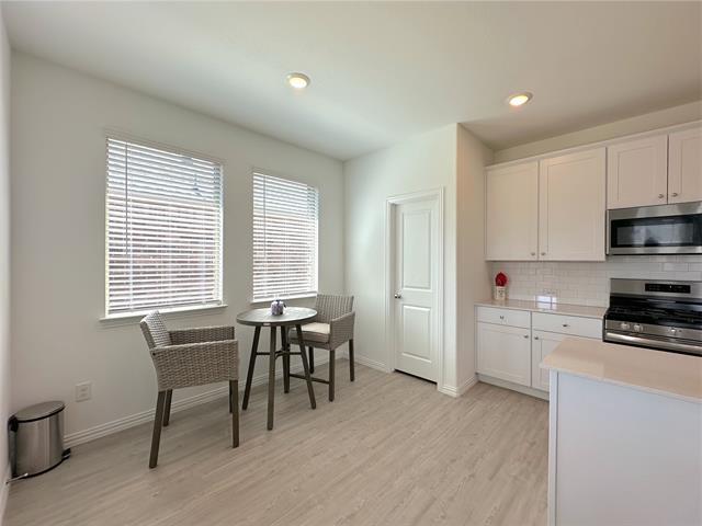 Building Photo - 1328 Rousseau Dr