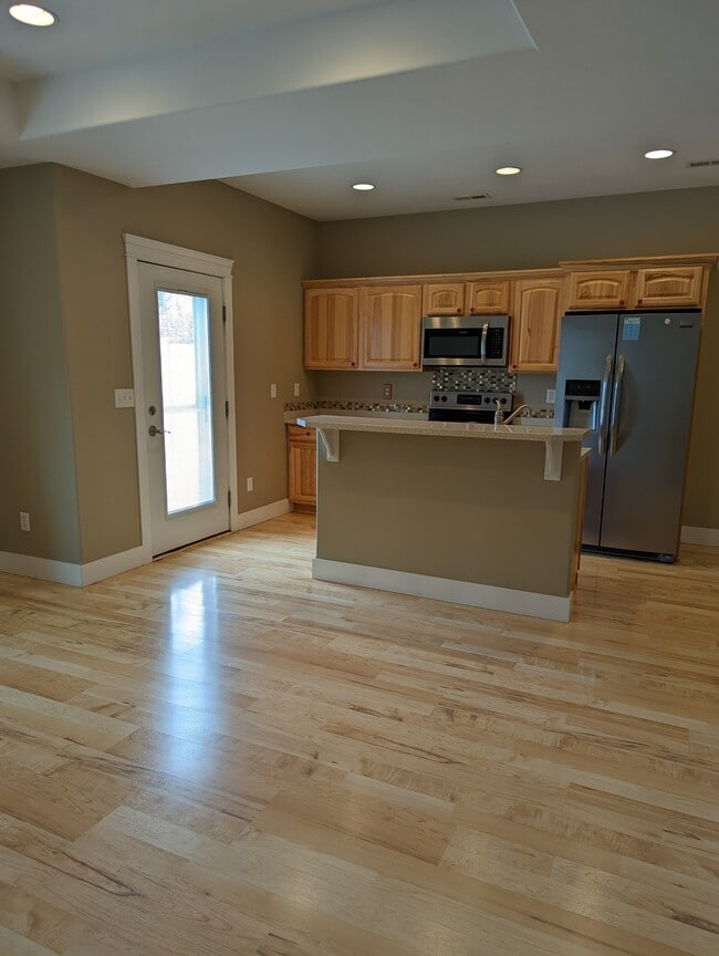 Building Photo - 1035 Rd Runner St