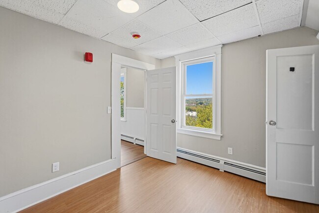 Building Photo - 387 Grove St