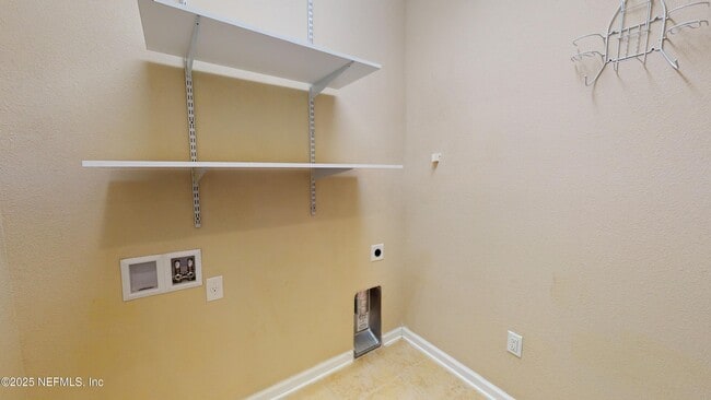 Building Photo - 15858 Lexington Park Blvd