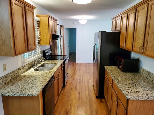 Kitchen - 40 Bluebird Lane