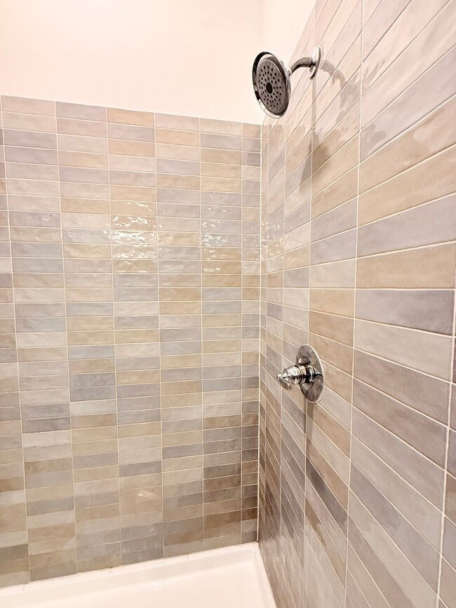 Building Photo - AVAILABLE NOW -Stunning 3-Bedroom Townhome Overlooking Greenbelt in Plano ISD 600 Collier Drive