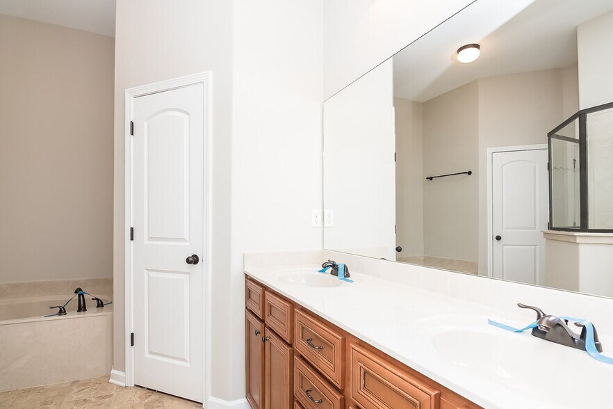 Building Photo - 9301 Chastain Pl