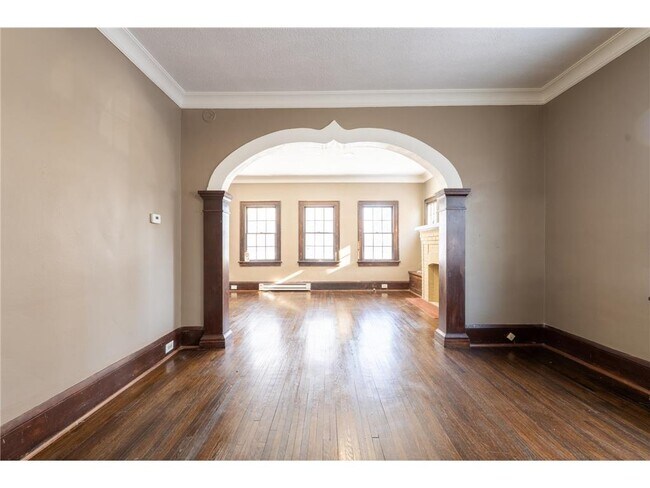 Building Photo - 1917 N Newton Ave