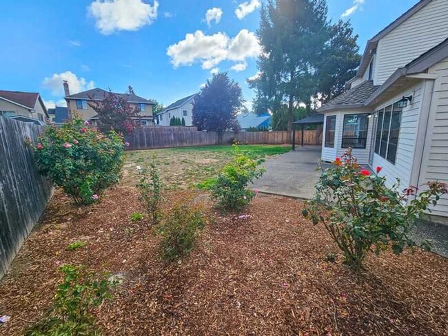 Building Photo - Spaceous newly remodeled 5 bedroom 3 bath ...