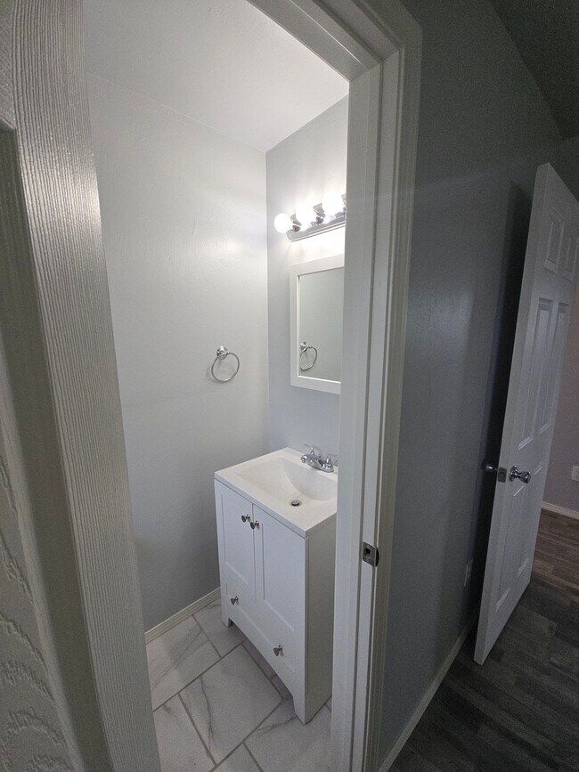 Half bath - 1500 Regency Blvd