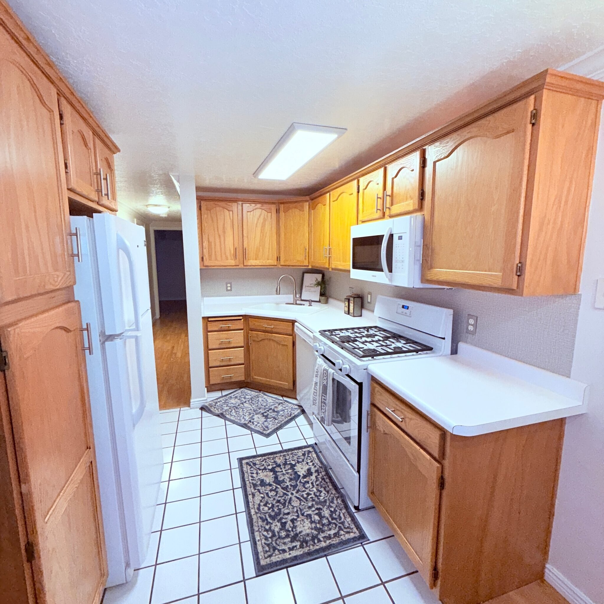 Building Photo - 886 Maple Crest Ct