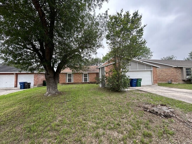 Building Photo - 3BED/2BATH Home for lease! Available Now in Live Oak!