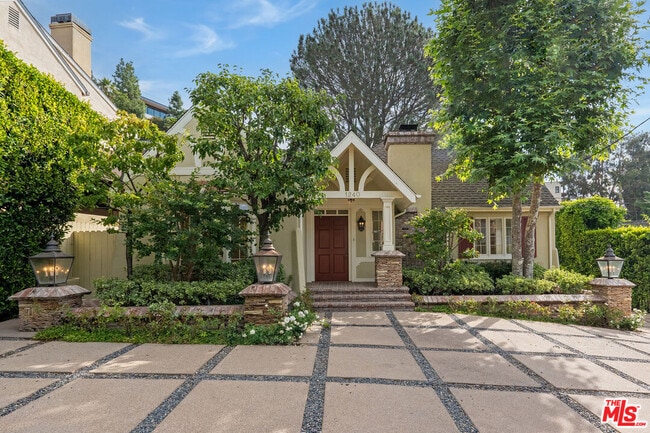 Building Photo - 1240 N Doheny Dr