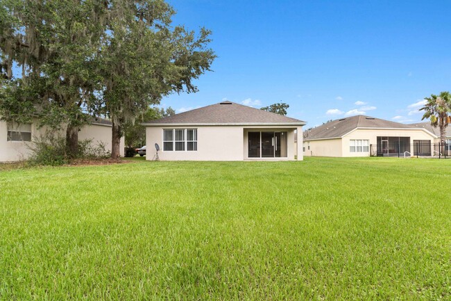 Building Photo - Nice 3/2 with Bonus Room in Oak Hammock Pr...