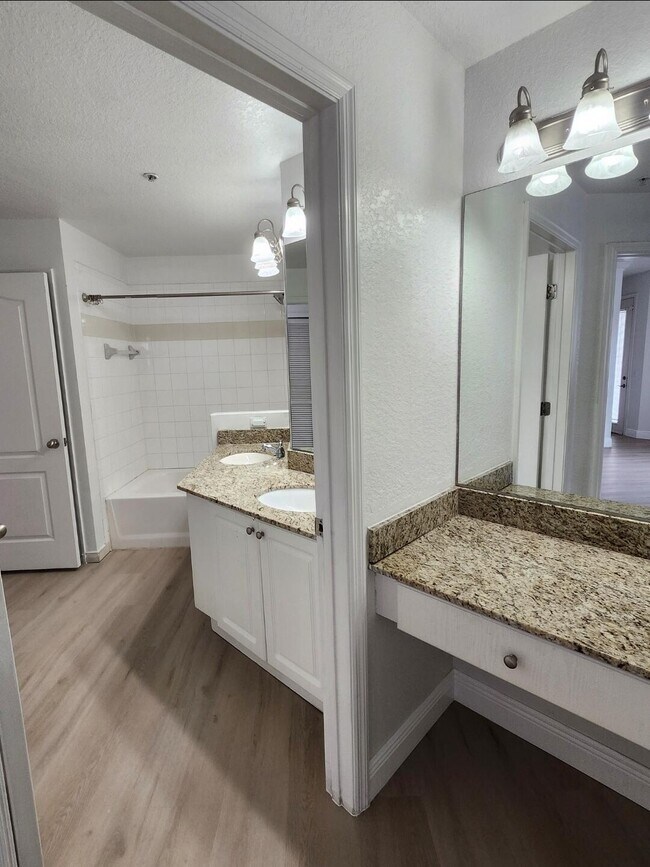 Building Photo - 11016 Legacy Dr