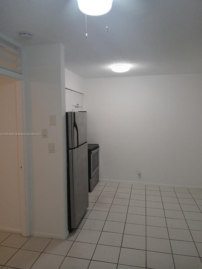 Building Photo - 3970 NW 30th Terrace