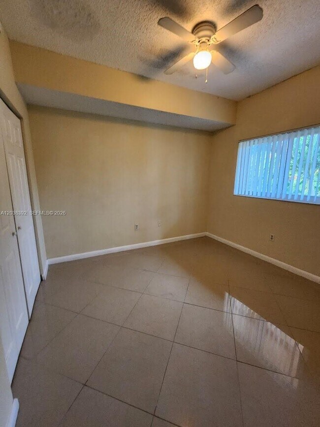 Building Photo - 6992 SW 39th St