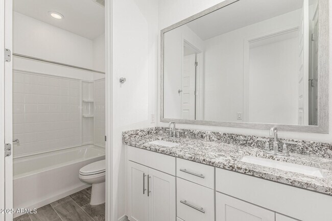 Building Photo - 1229 E Maldonado Dr