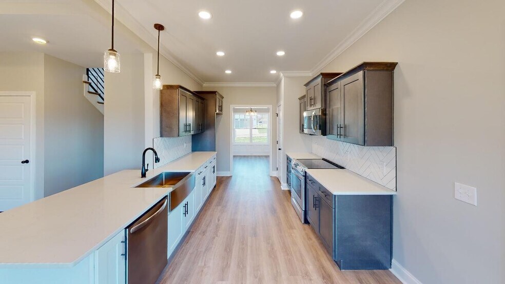 Building Photo - 221 Bluebell Dr