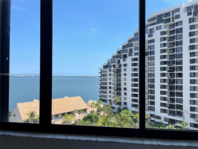 Building Photo - 540 Brickell Key Dr