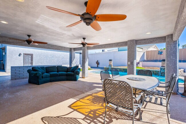 Building Photo - 2261 Sahara Dr