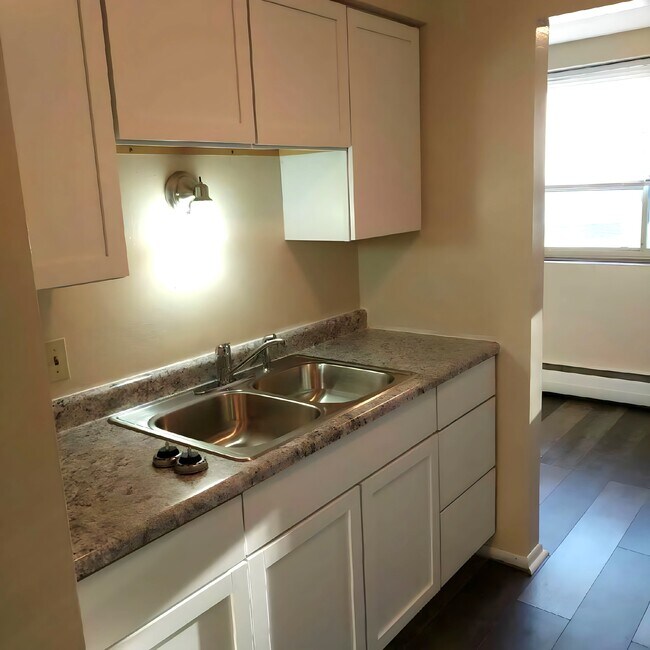 Interior Photo - Fremont 3600