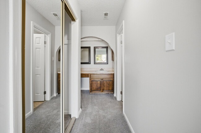 Building Photo - 3 BEDROOM RANCH HOME WITH GARAGE FOR RENT IN CENTRAL VIRGINIA BEACH!