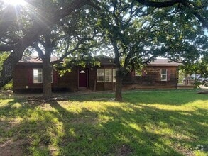 Building Photo - 400 Watkins Trail