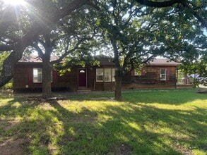 Building Photo - 400 Watkins Trail