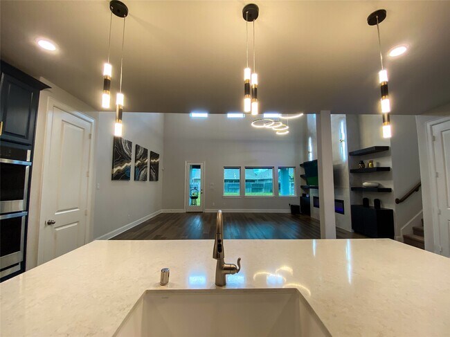 Building Photo - 10011 Serenity Grv Dr