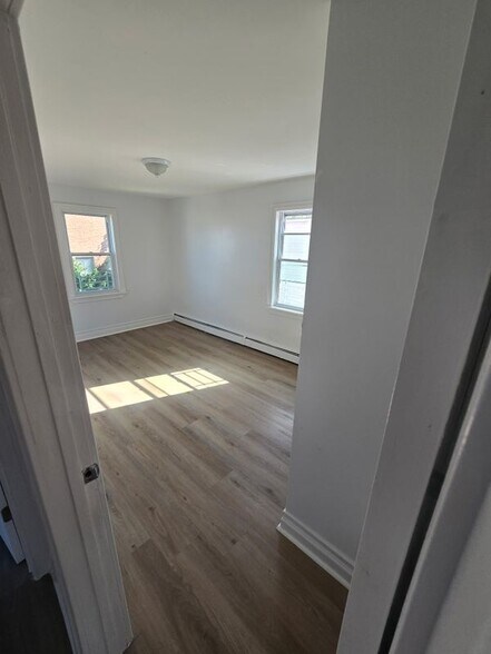 Building Photo - 1754 Hammersley Ave