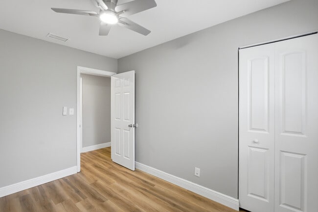 Building Photo - 937 La Marche Dr