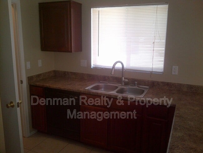 Building Photo - 5725 S 32nd Ln