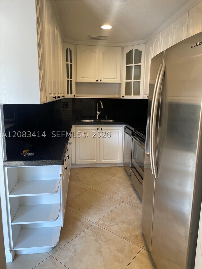 Building Photo - 521 SW 93rd Ct