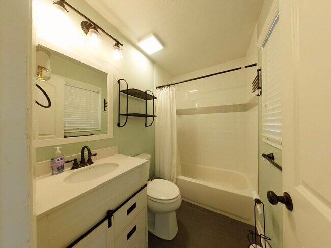 Building Photo - Furnished 4 Bedroom Rental in National Hills. Available now!