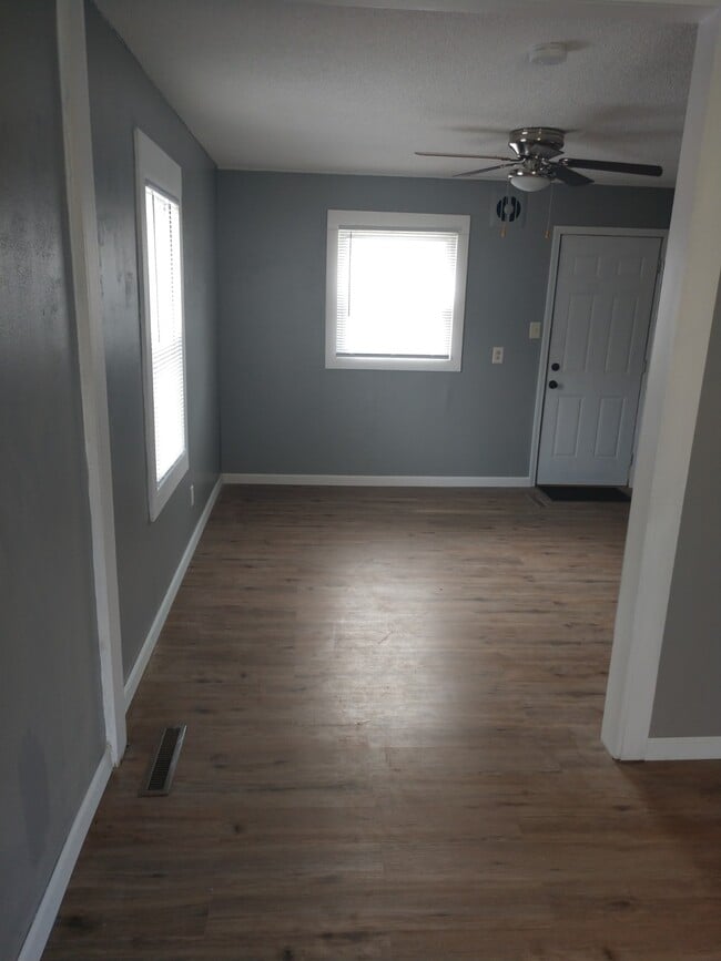Building Photo - 1807 Southwood Dr