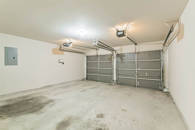 Building Photo - 13831 Hillingdale Ln