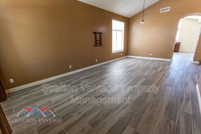 Building Photo - 2234 W Pima Ave