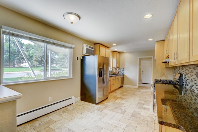 Building Photo - Spacious & Modern Home in Crestmoor Park!