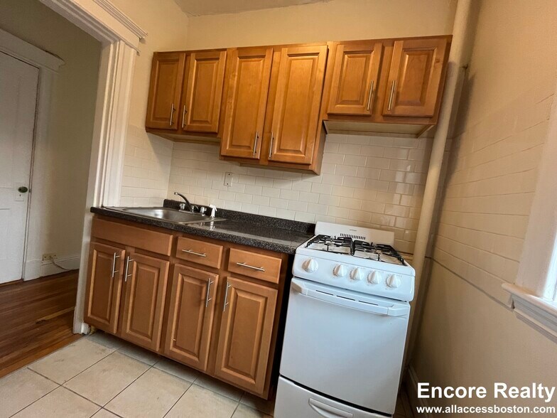 Building Photo - 1144 Commonwealth Ave